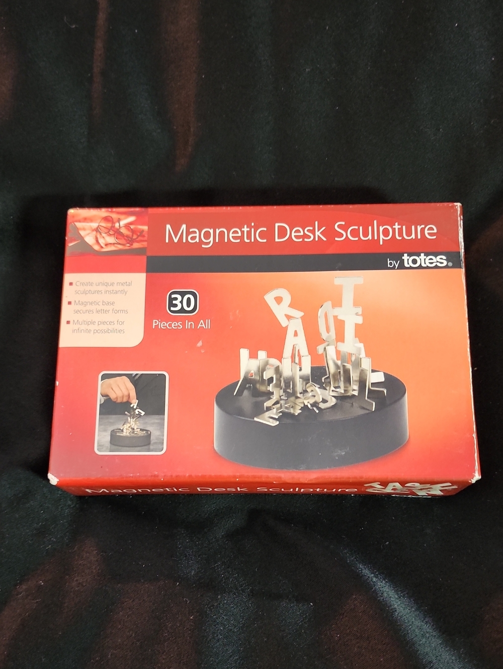 totes Magnetic Desk Sculpture Set in Red and Black